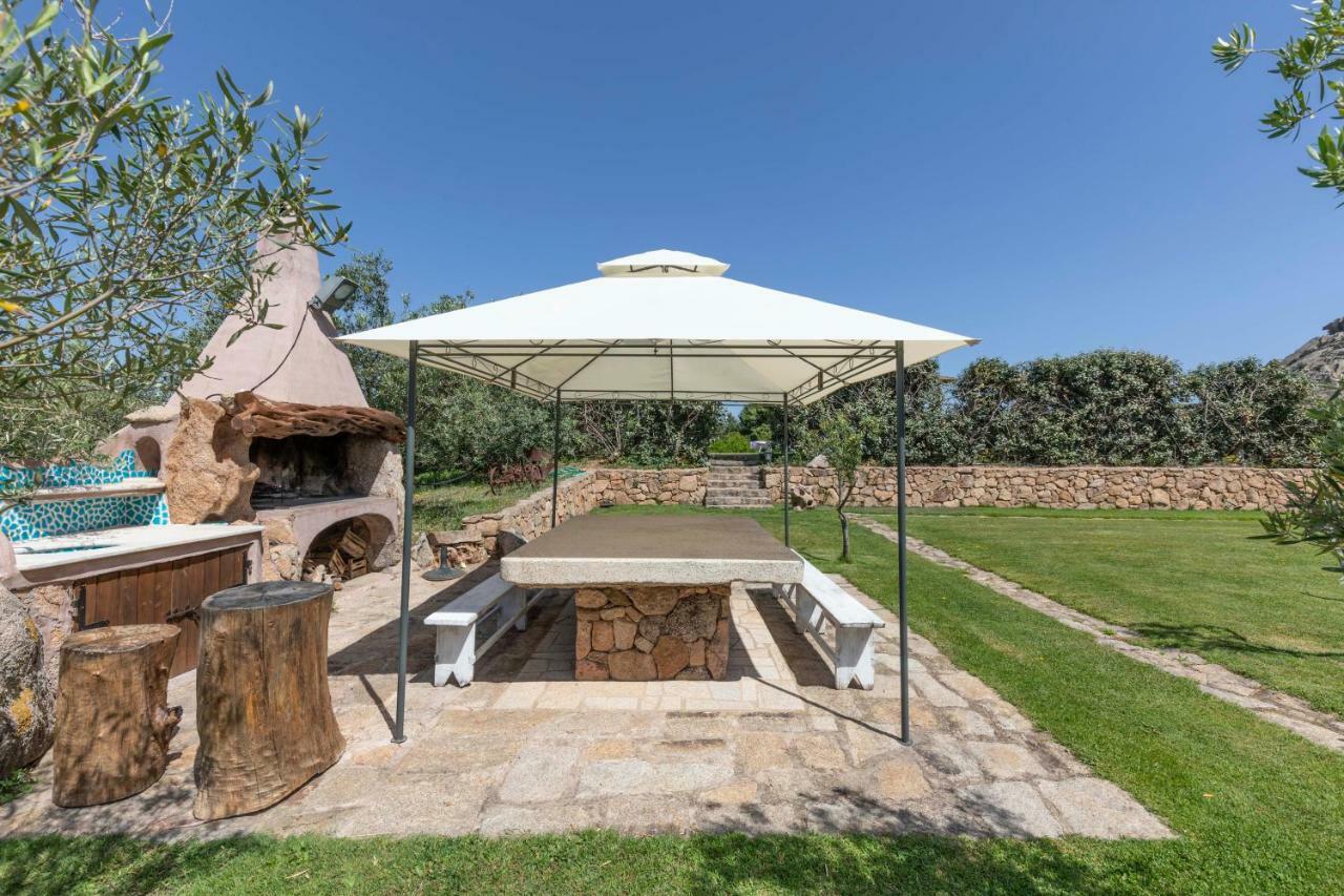 Villa Iris With Pool Baja Sardinia Esterno foto