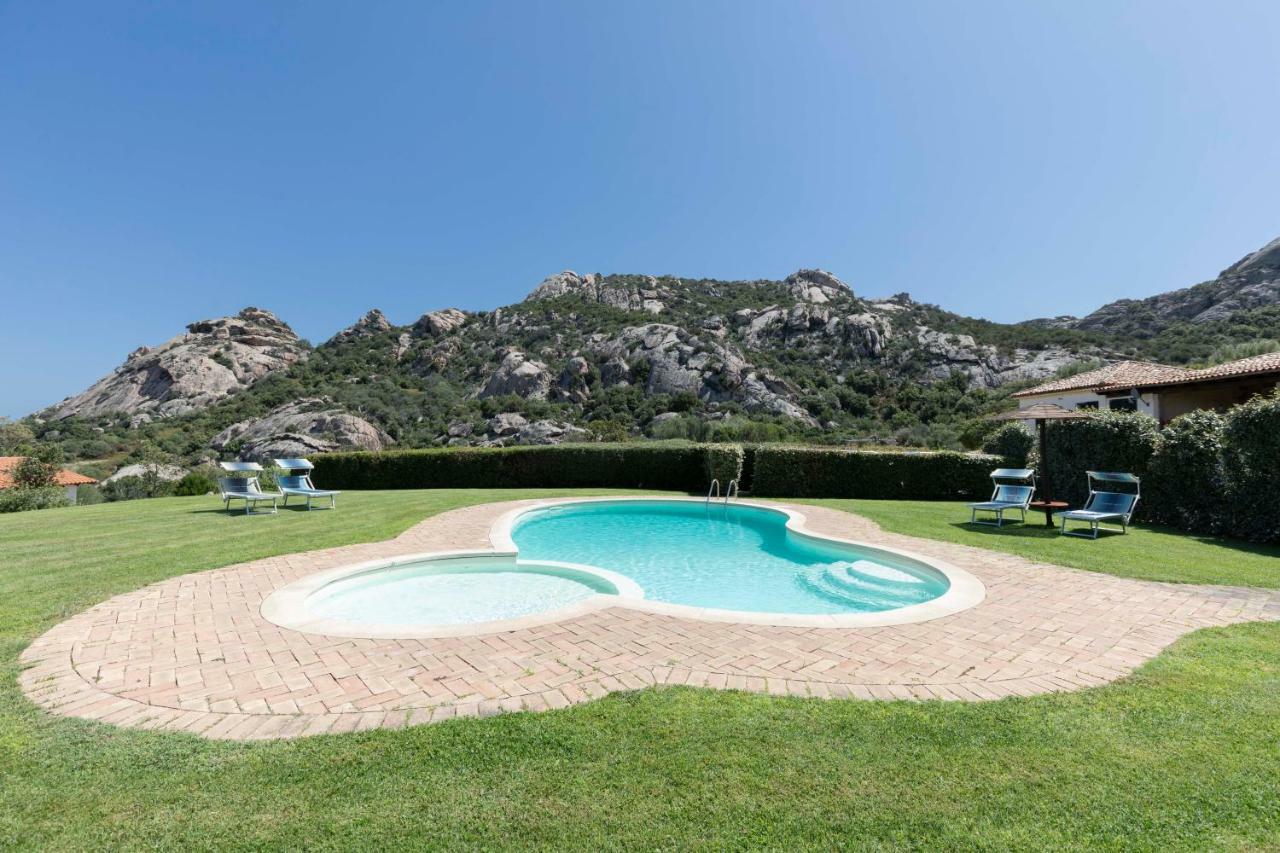 Villa Iris With Pool Baja Sardinia Esterno foto